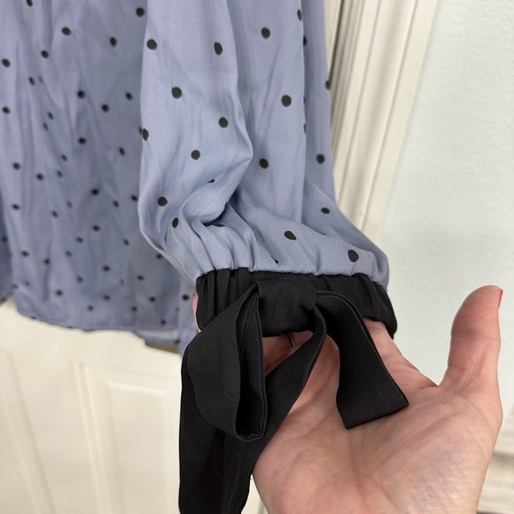 🎉LOFT violet blouse with black trim accent & polka dots. Size Medium - Picture 2 of 9